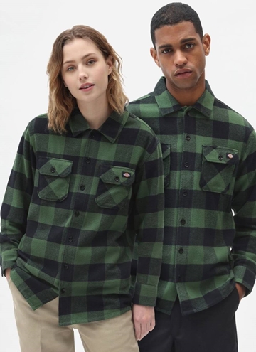 New Sacramento Skjorte fra Dickies, i farven Grøn/Sort
