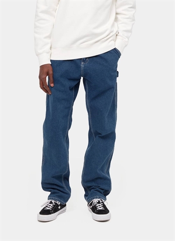 Blå vasket Ruck Single Knee jeans fra Carhartt.