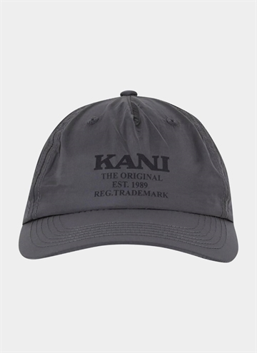 Karl Kani Retro Reflective Cap i grå.
