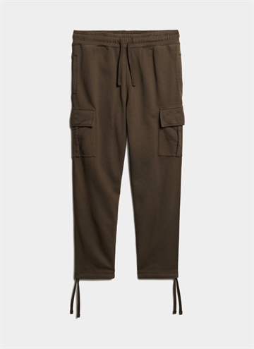 Superdry Relaxed Cargo Sweatpant i brun.
