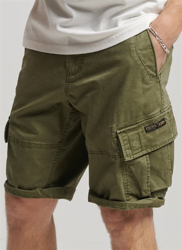 Grøn Vintage Core Cargo shorts fra Superdry.